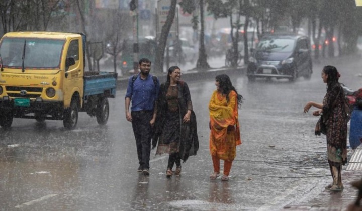 তাপপ্রবাহের পর রাজধানীতে স্বস্তির বৃষ্টি