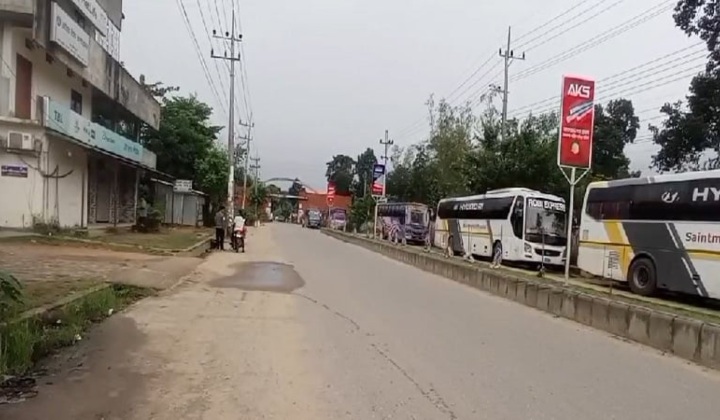 তিন পার্বত্য জেলায় চলছে অবরোধ, এক জেলায় পরিবহন ধর্মঘট