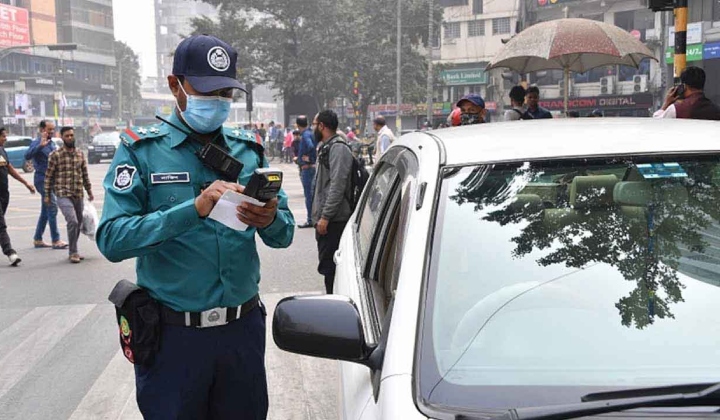 রাজধানীতে ট্রাফিক আইন লঙ্ঘনে ২২০৬ মামলা