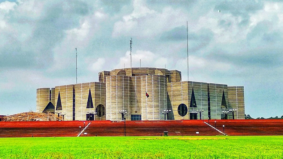 দ্রুত নির্বাচন আয়োজনের পথে সরকার