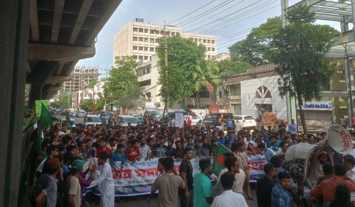 বিক্ষোভে উত্তাল চট্টগ্রাম-কক্সবাজার মহাসড়ক, বন্ধ যান চলাচল