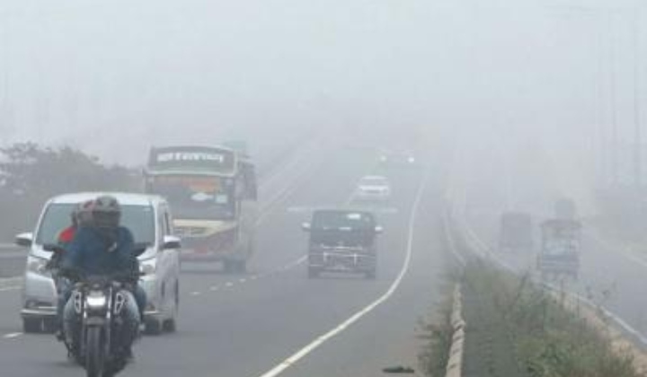 রাজধানীতে দেখা নেই সূর্যের, ঝেঁকে বসছে শীত