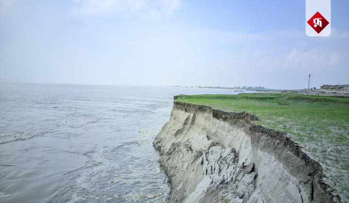 কমছে পানি বাড়ছে নদী ভাঙন