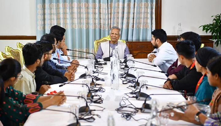 দেশের মানুষ ছাত্রদের ওপর ভরসা করে: প্রধান উপদেষ্টা