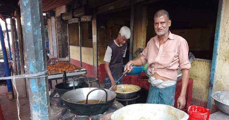 ফুলবাড়ীতে ইফতারে জনপ্রিয় হয়ে ওঠেছে মিহিদানা ও ছানার পোলাও