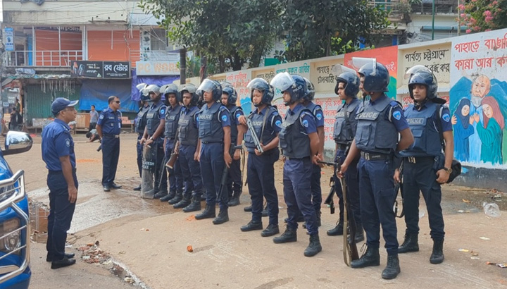 পার্বত্য জেলাগুলোতে চলছে অবরোধ-পরিবহন ধর্মঘট