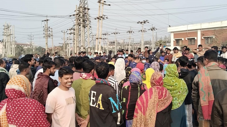 বেতনের দাবিতে ঢাকা-ময়মনসিংহ মহাসড়ক অবরোধ, ৪০ কি.মি. যানজট