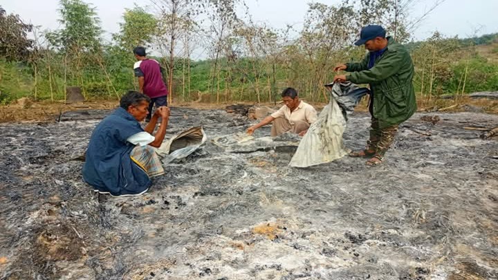 লামায় দুর্বৃত্তদের আগুনে ত্রিপুরা পাড়া পুড়ে ছাই