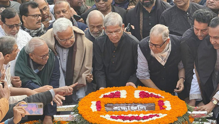 বুদ্ধিজীবীদের স্মরণে স্মৃতিসৌধে শ্রদ্ধা জানাল বিএনপি