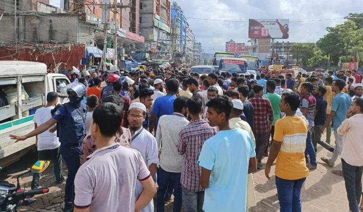 ফের বিক্ষোভে উত্তাল আশুলিয়া, বন্ধ ১৬ কারখানা