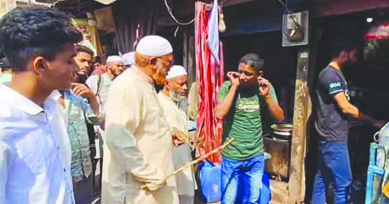 রোজা না রাখায় প্রকাশ্যে কান ধরিয়ে উঠবস, তীব্র সমালোচনা