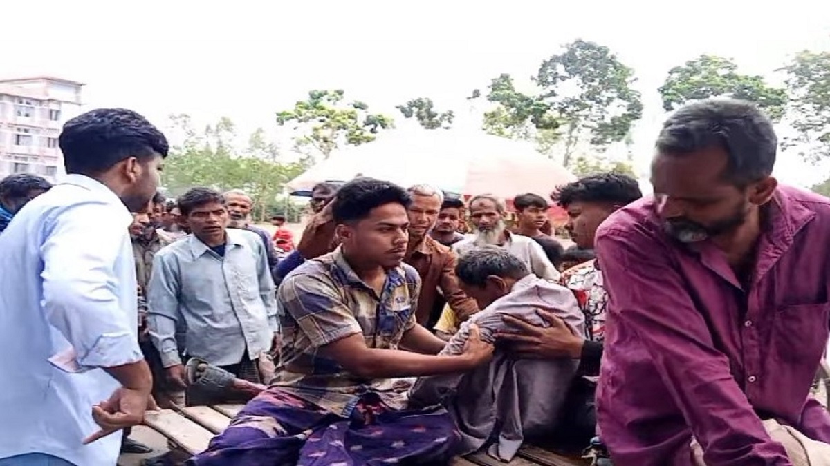 বীরগঞ্জে ভিজিএফের চাল নিতে গিয়ে বৃদ্ধের মৃত্যু