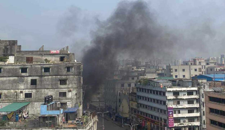 গুলিবিদ্ধ দুই পোশাক শ্রমিক ঢাকা মেডিকেলে