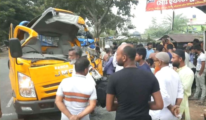 ঝিনাইদহে ট্রাক-মিনি ট্রাকের সংঘর্ষে নিহত ২