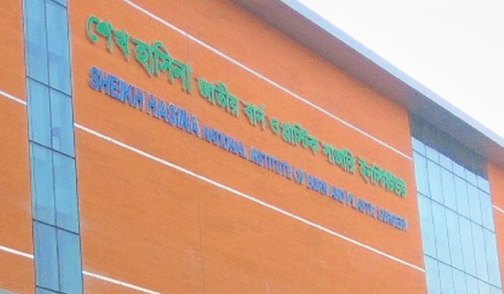 ধানমন্ডিতে গ্যাস লাইনের লিকেজ থেকে বিস্ফোরণ, শিশুসহ দগ্ধ ৩