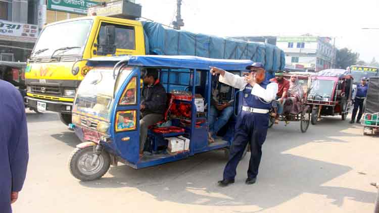 দীর্ঘ ২২ বছর পর ফুলবাড়ী ট্রাফিক ব্যবস্থা চালু