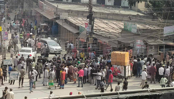 আবারও অটোরিকশা চালকদের সড়ক অবরোধ, তীব্র যানজট