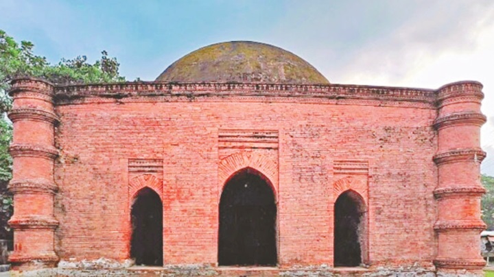 বাগেরহাটে নারীদের নামে ঐতিহাসিক বিবি বেগনি মসজিদ