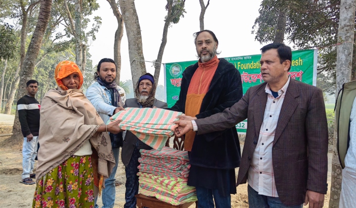 পাবনায় শীতার্তদের কম্বল বিতরণ করল ‘আরাফ বাংলাদেশ’