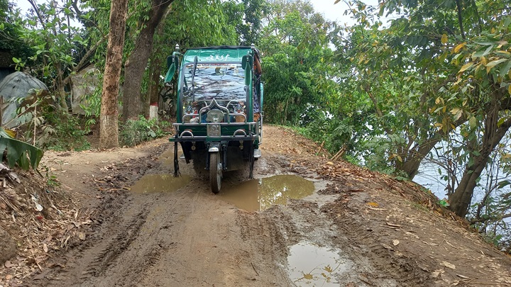 কলমাকান্দায় রাস্তা বেহাল দশায় জনদুর্ভোগ