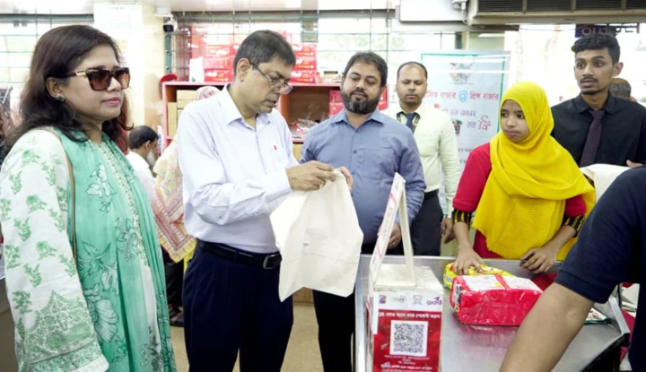 পলিথিন উৎপাদনকারীদের বিরুদ্ধে রোববার থেকে অভিযান