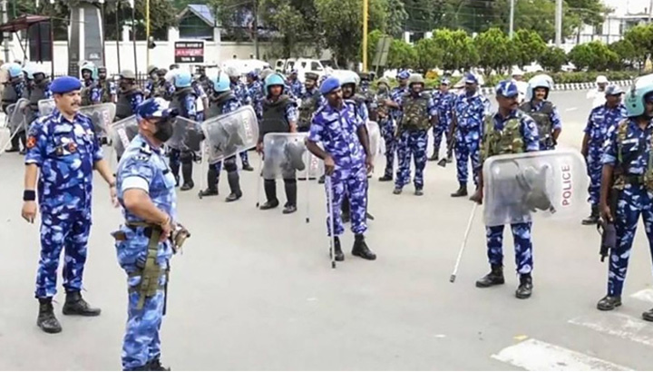 ভারতের মণিপুরে কারফিউ জারি, নিষিদ্ধ মোবাইল ইন্টারনেট