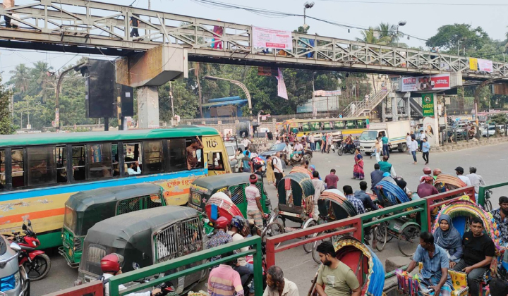 ২৪ ঘণ্টার আল্টিমেটাম দিয়ে সড়ক ছাড়ল শিক্ষার্থীরা