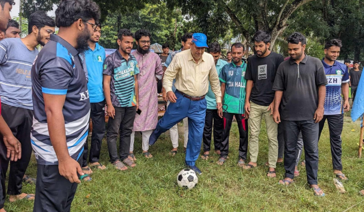 ইবিতে শহীদ মীর মুগ্ধ স্মৃতি আন্তঃব্লক ফুটবল টুর্নামেন্ট উদ্বোধন