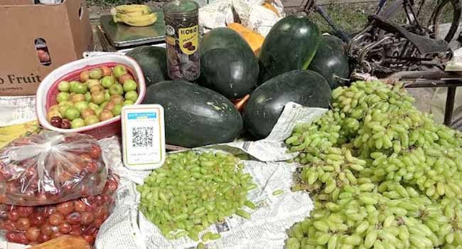 মমতার হুঁশিয়ারি : রমজানে পশ্চিমবঙ্গে কমেছে ফলের দাম