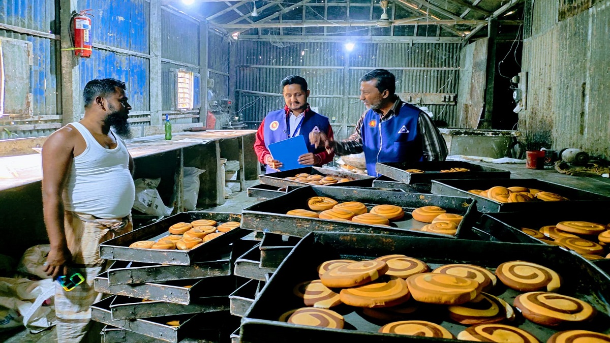 কিশোরগঞ্জে বিএসটিআই’র সার্ভিল্যান্স অভিযান