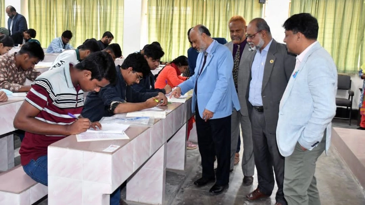 বাকৃবি কেন্দ্রে ঢাবির ভর্তি পরীক্ষা অনুষ্ঠিত