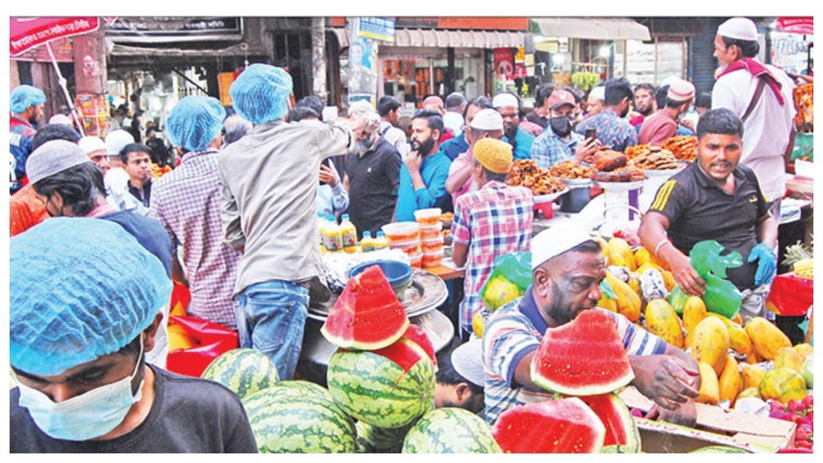 জমে উঠেছে পাড়া-মহল্লা  ফুটপাতের ইফতার বাজার