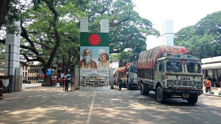 বেনাপোলে ৩দিনে ১৬৪৮ ট্রাক পণ্য ও ১২ হাজার যাত্রী পারাপার