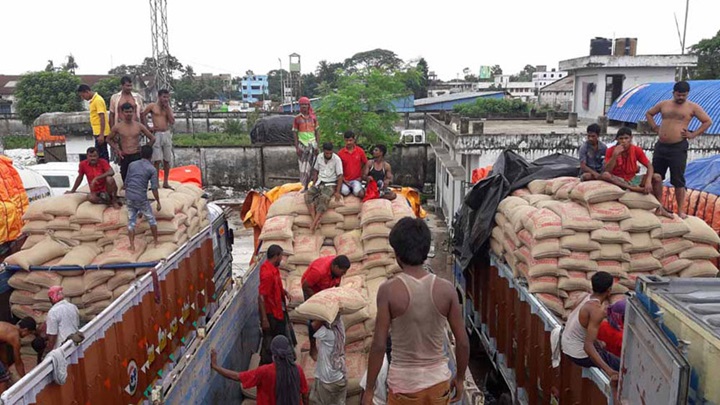 ভারত থেকে বেনাপোল বন্দর দিয়ে চাল এলেও প্রভাব নেই বাজারে