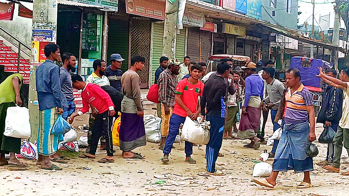 টেকনাফের শ্রমবাজার রোহিঙ্গাদের দখলে, বেকায়দায় স্থানীয়রা