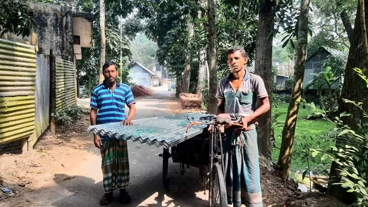 সরকারি বরাদ্দের টিন পেলেও ঘর নির্মাণ বন্ধে আইনি নোটিশ