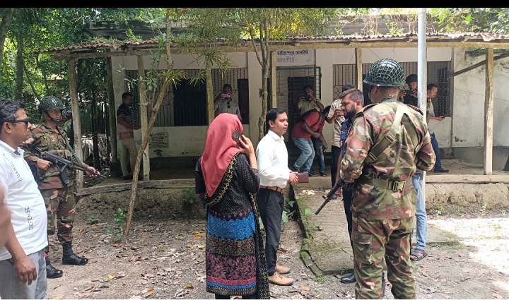 কবি সুনীল গঙ্গোপাধ্যায়ের বসতবাড়ি ভাংচুর-লুটের ঘটনা গুজব