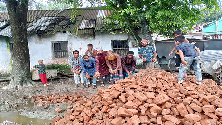 জীবননগর জামায়াতের উদ্যোগে রাস্তা সংস্কার