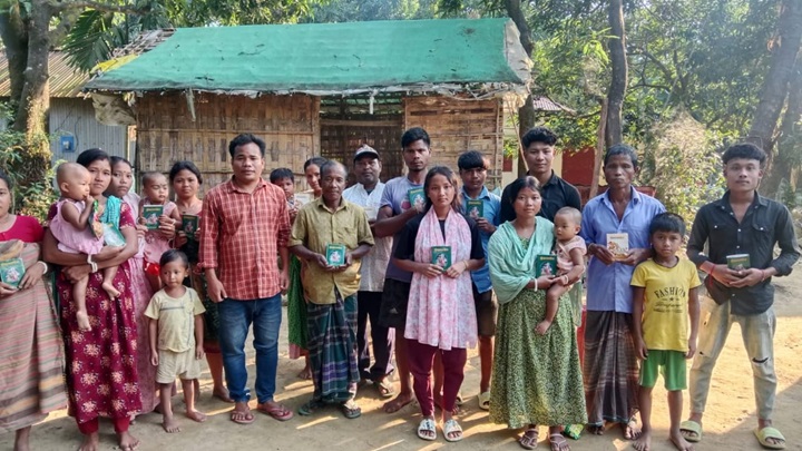 হাজংদের জীবনমান উন্নয়নে যুবক ছুটেছেন শতাধিক গ্রাম