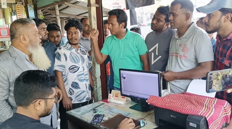 চাঁদপুর পাসপোর্ট অফিসে দালাল চক্রের দৌরাত্ম্য বন্ধে সচেতনতা