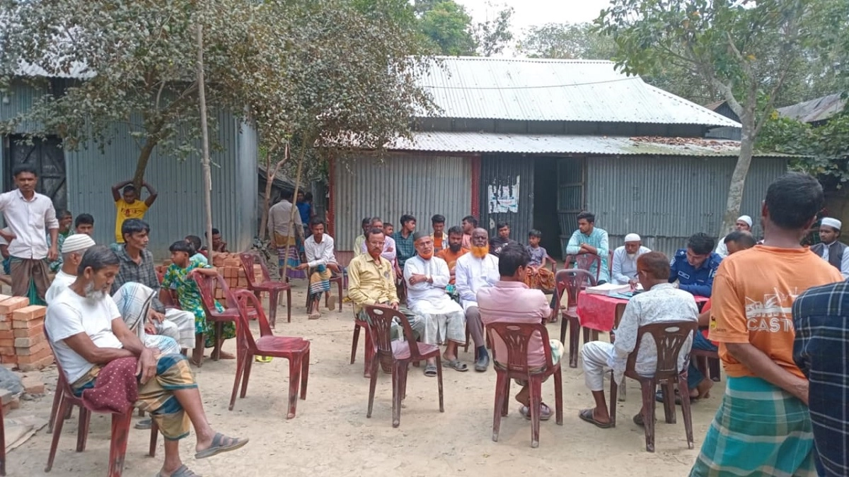 স্ত্রীকে ছুরিকাঘাতে হত্যার পর পাশেই বসেছিলেন স্বামী