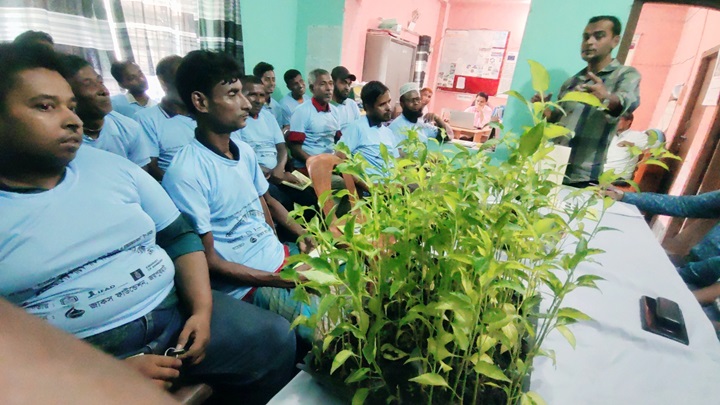 জয়পুরহাটে নিরাপদ সবজি উৎপাদন ও বাজারজাতকরণ সংযোগ সভা