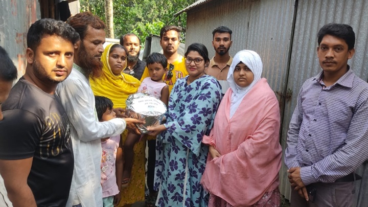 শিহাবের পরিবারকে জেলা প্রশাসনের সহায়তা প্রদান