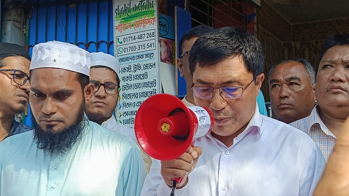 জেলা পরিষদ সদস্য হতে বঞ্চিত ৪ উপজেলাবাসীর মানববন্ধন