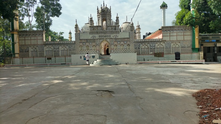 ইতিহাস ঐতিহ্যে ঘেরা নোয়াখালী বজরা শাহী মসজিদ