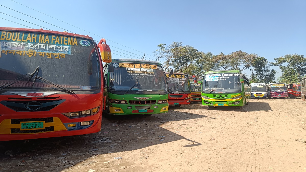 জামালপুরে বাস চলাচল বন্ধ, যাত্রীদের দুর্ভোগ