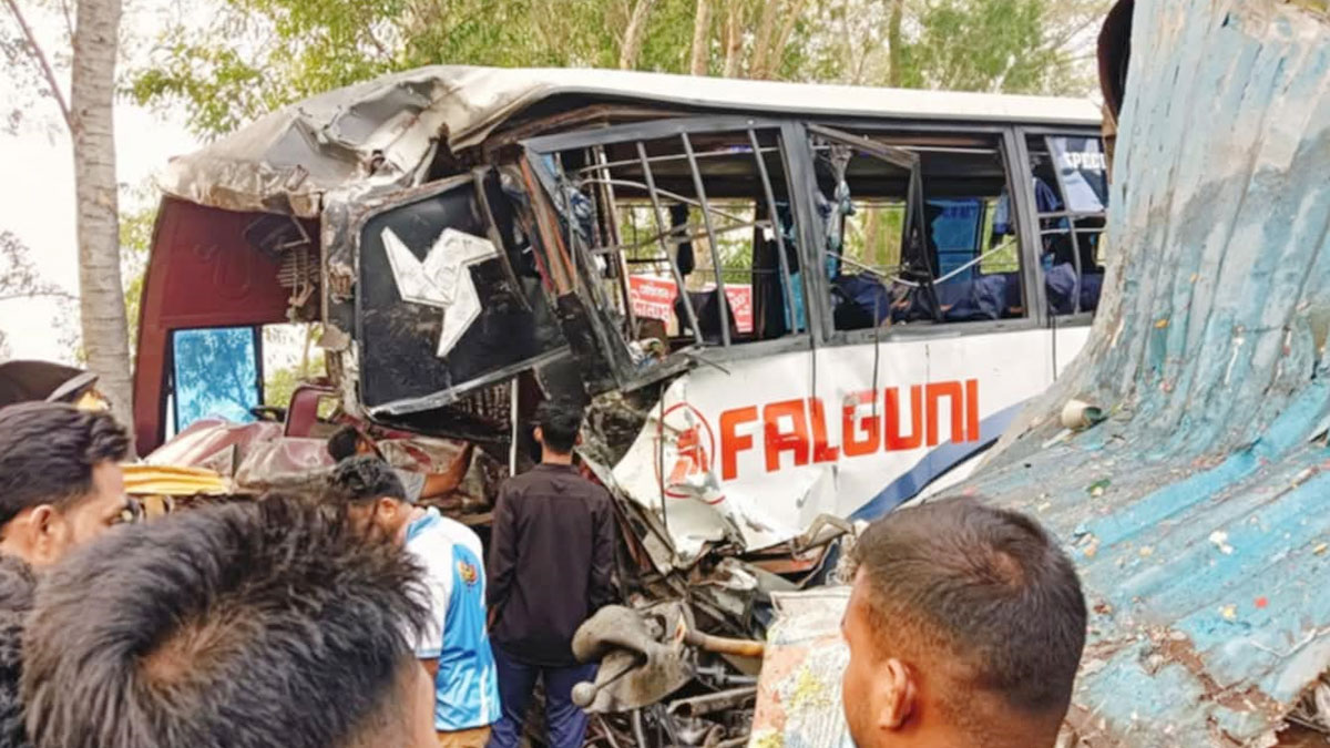 গোপালগঞ্জে বাস-কাভার্ডভ্যানের সংঘর্ষে নিহত ১, আহত ১৫