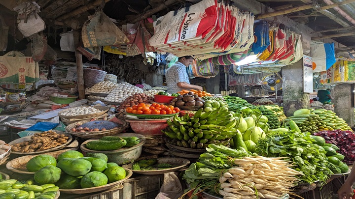 মেহেরপুরে নিম্ন আয়ের মানুষের নাভিশ্বাস