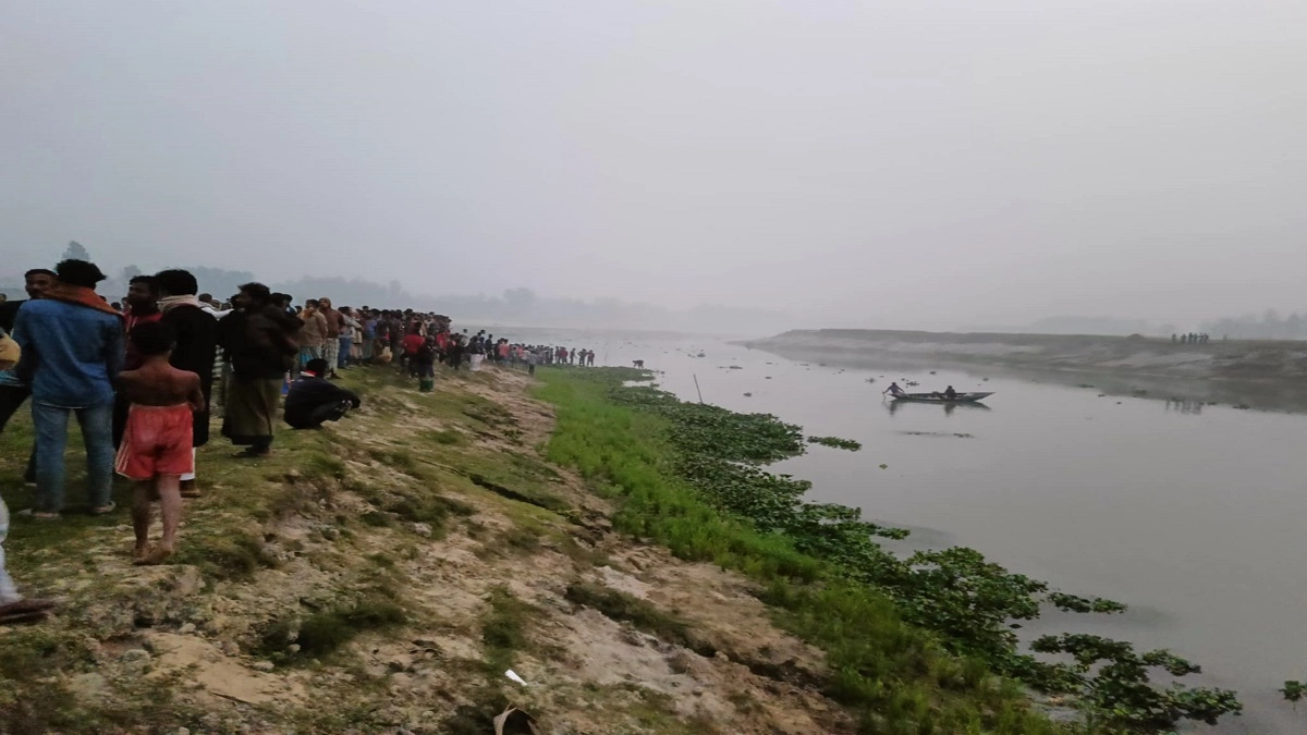 সিরাজগঞ্জে নদীতে গোসলে নেমে তিন শিক্ষার্থী নিখোঁজ