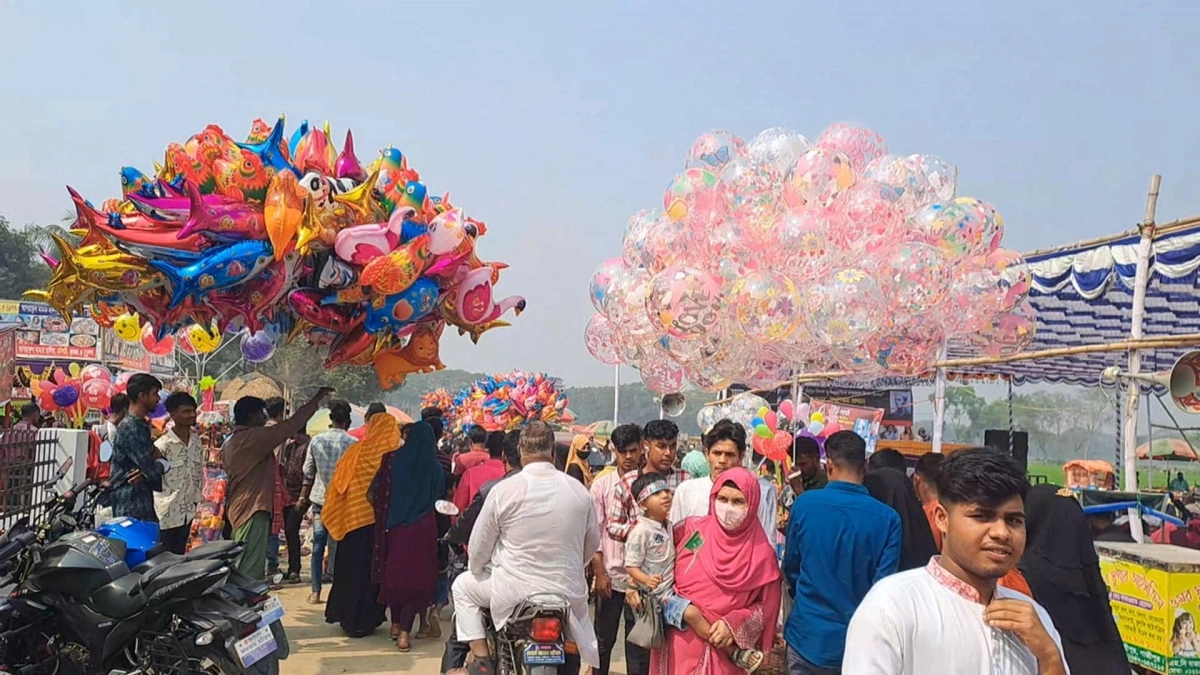 ভাষা শহীদ আবদুল জব্বারের বাড়িতে জনতার ঢল